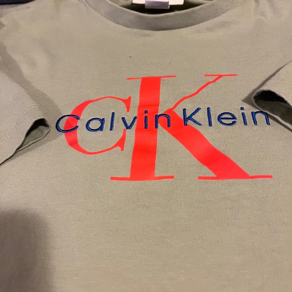 Calvin Klein Jeans Modern Fit T-Shirt. Medium - Picture 1 of 6